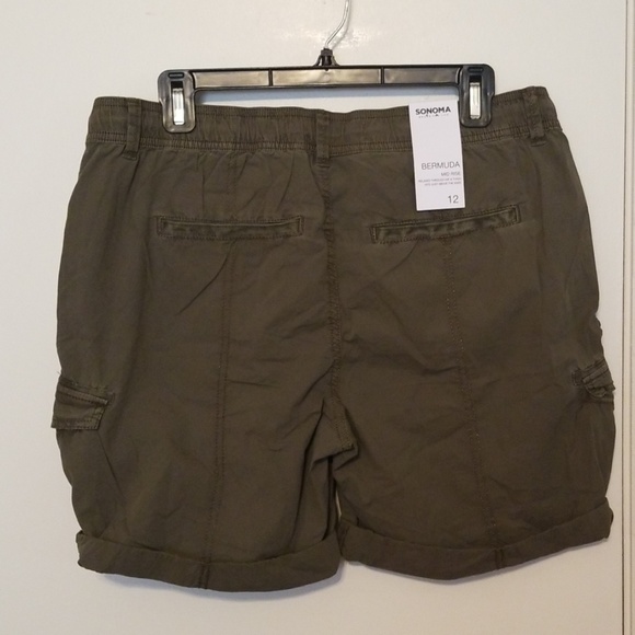 Green Bermuda shorts - Picture 2 of 2